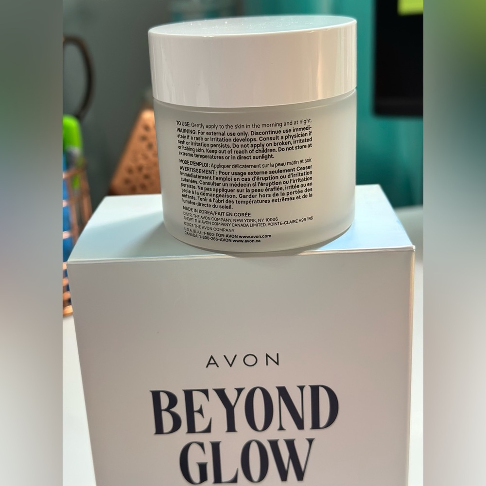 Avon Beyond Glow Snail Mucin Complex +Panthenol Cream - NIB - Picture 2 of 4